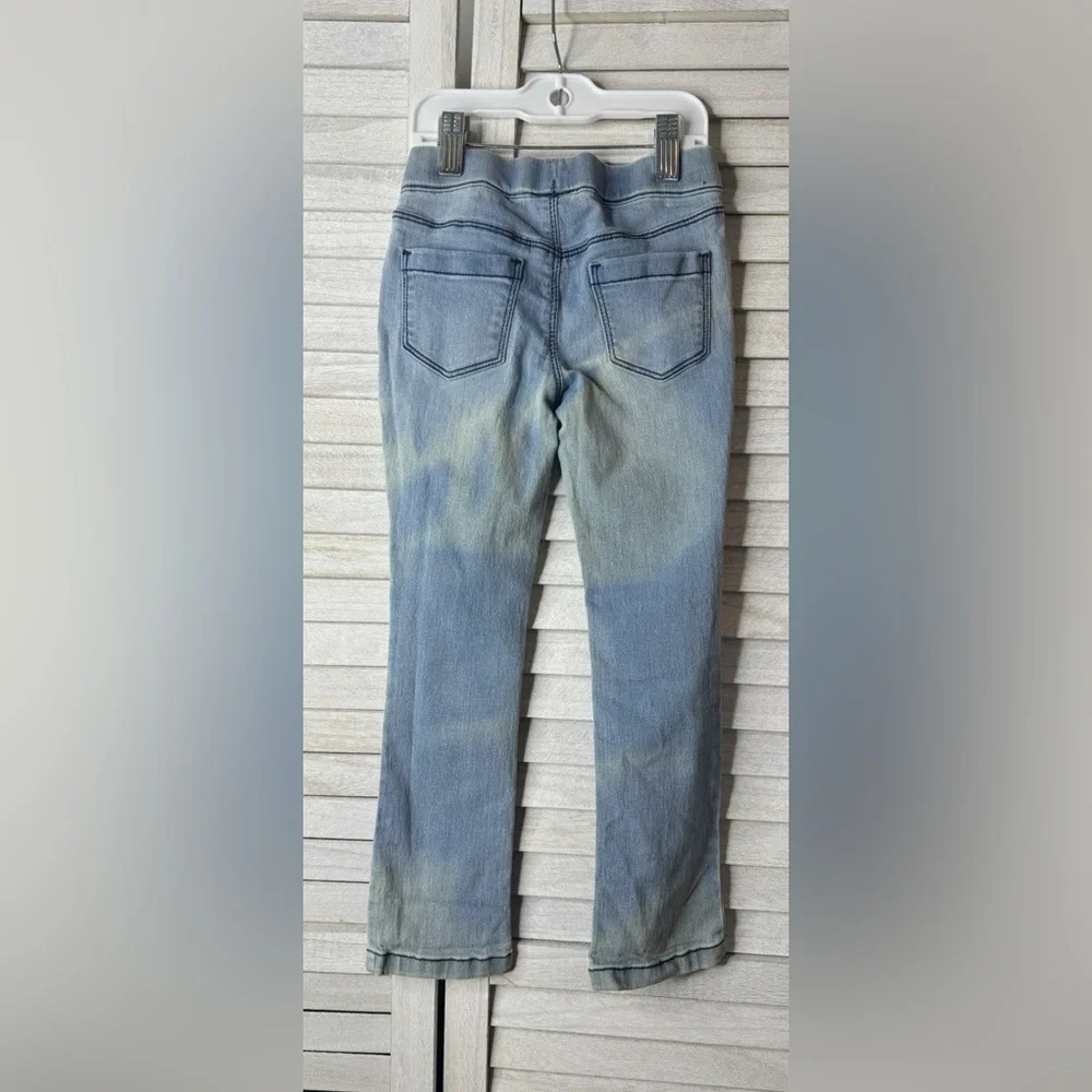 Light Blue Jeans. Gymboree Jeggins. Size 5t. Light wash throughout. Great cond.
